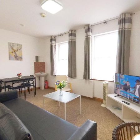 Carnation Flat A In Wembley Daire Londra Dış mekan fotoğraf