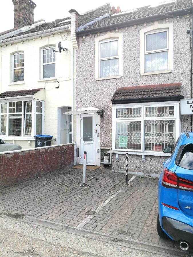 Carnation Flat A In Wembley Daire Londra Dış mekan fotoğraf